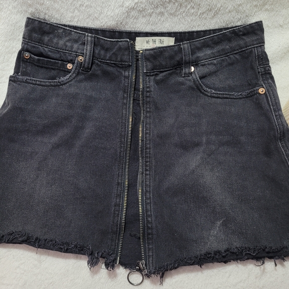 WE THE FREE zip up denim skirt sz 27 - Picture 4 of 7